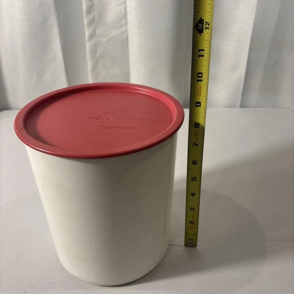 Tupperware vintage one